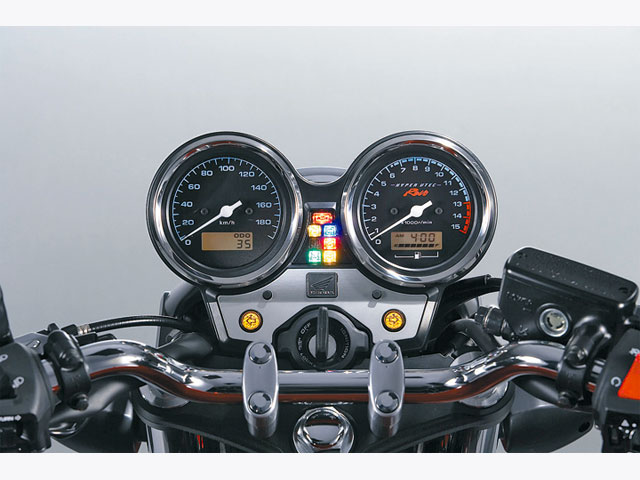 002 002 - [Test Ride Reviews] &#8220;CB400 SUPER FOUR&#8221; Proudly Reveals Itself with the New VTEC &#8220;REVO&#8221;