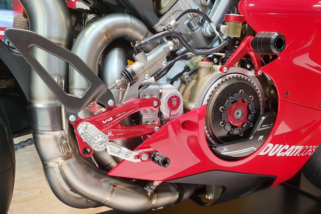 CNC Racing CNC Racing:CNCレーシング 右ハンドルバースイッチ Ducati Panigale V4R Brembo ビレット CNCおよび鍛造ブレーキマスターシリンダー 通販