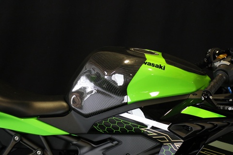 Dress Up ZX-25R Casually with A-Tech's Carbon Exterior! [WMS2021 