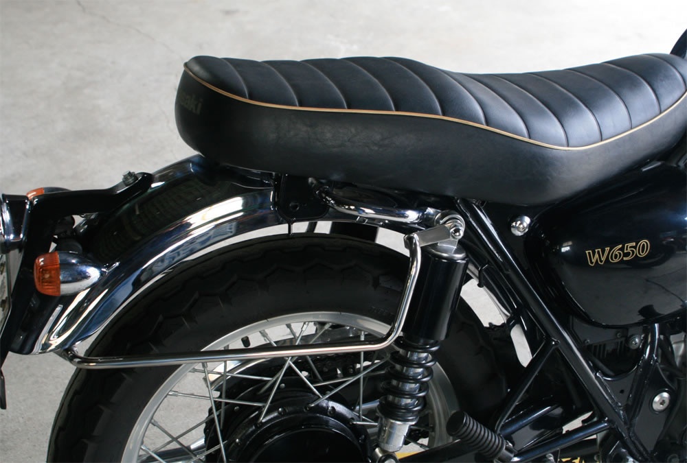 シムズクラフト W800 サイドバッグサポートバー KAWASAKI W800 Sym'z Craft:シムズクラフト クラシカルフェンダー