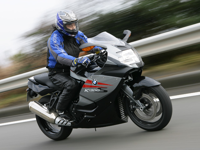 2-5 2 5 - [Test Ride Reviews] K1300R, strongest naked in BMW history, which has been improved to details