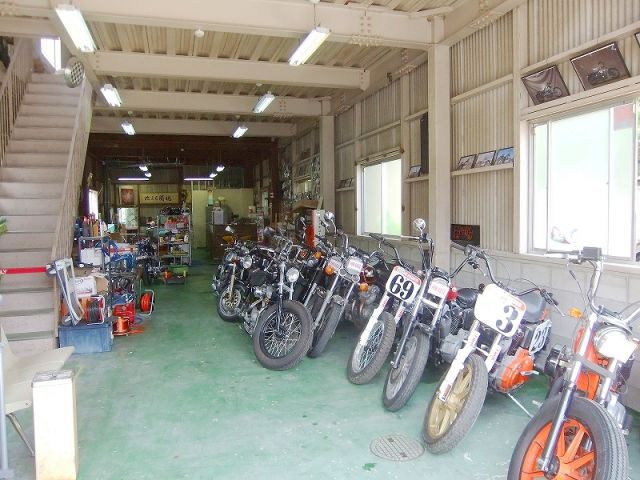 モミアゲスピード モーターサイクルズ