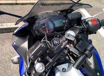 Yamaha Yzf R25 Daytona デイトナ マルチバーホルダー ステムクランプを使った ともくんさんのバイク用品インプレッションです バイク用品レビュー 口コミ 適合情報 コスパや性能評価は ウェビック