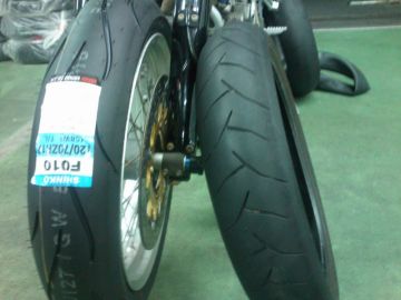 SHINKO:シンコー R010 【150/60ZR17 M/C 66W TL】 タイヤを使った、freezaさんのバイク用品インプレッション ...
