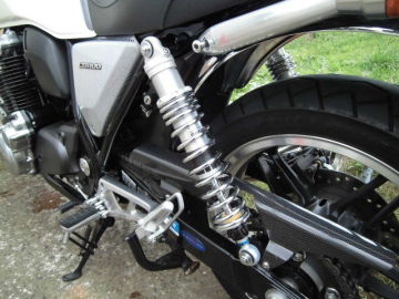 HONDA CB1100 OHLINS:オーリンズ リアサスペンションを使った、べ