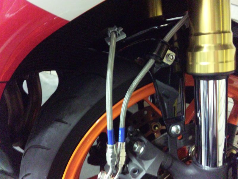 Honda Cbr600rr Swage Line スウェッジライン スウェッジライン プロ 車種別ブレーキホースキットを使った 非公開ユーザーさんの バイク用品インプレッションです バイク用品レビュー 口コミ 適合情報 コスパや性能評価は ウェビック