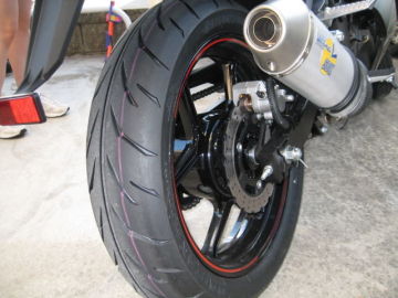 BRIDGESTONE:ブリヂストン BATTLAX BT-39【140/70-17 66H】バトラックス タイヤ を使った、非公開ユーザーさんのバイク用品インプレッションです。バイク用品レビュー、口コミ、適合情報、コスパや性能評価は「ウェビック」