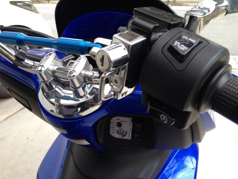 ホンダ Pcx125 ヘルメットロック 口コミ 動画インプレッション 1 バイクパーツ通販 Webike