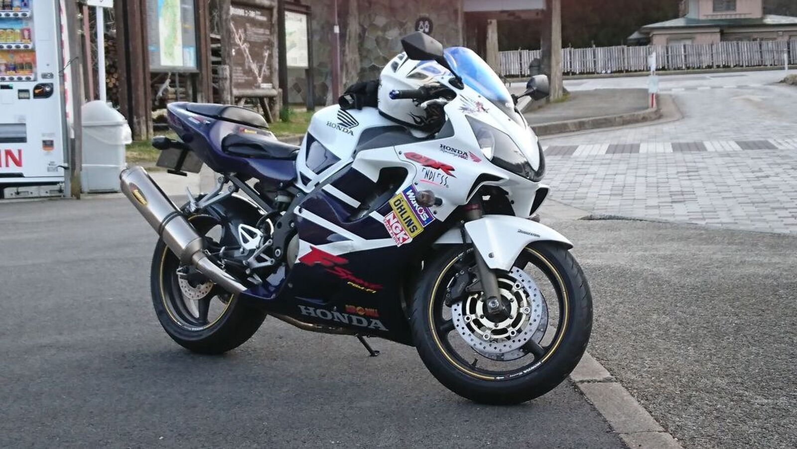 Cbr600f ホンダの新車 中古バイクを探すなら ウェビック バイク選び