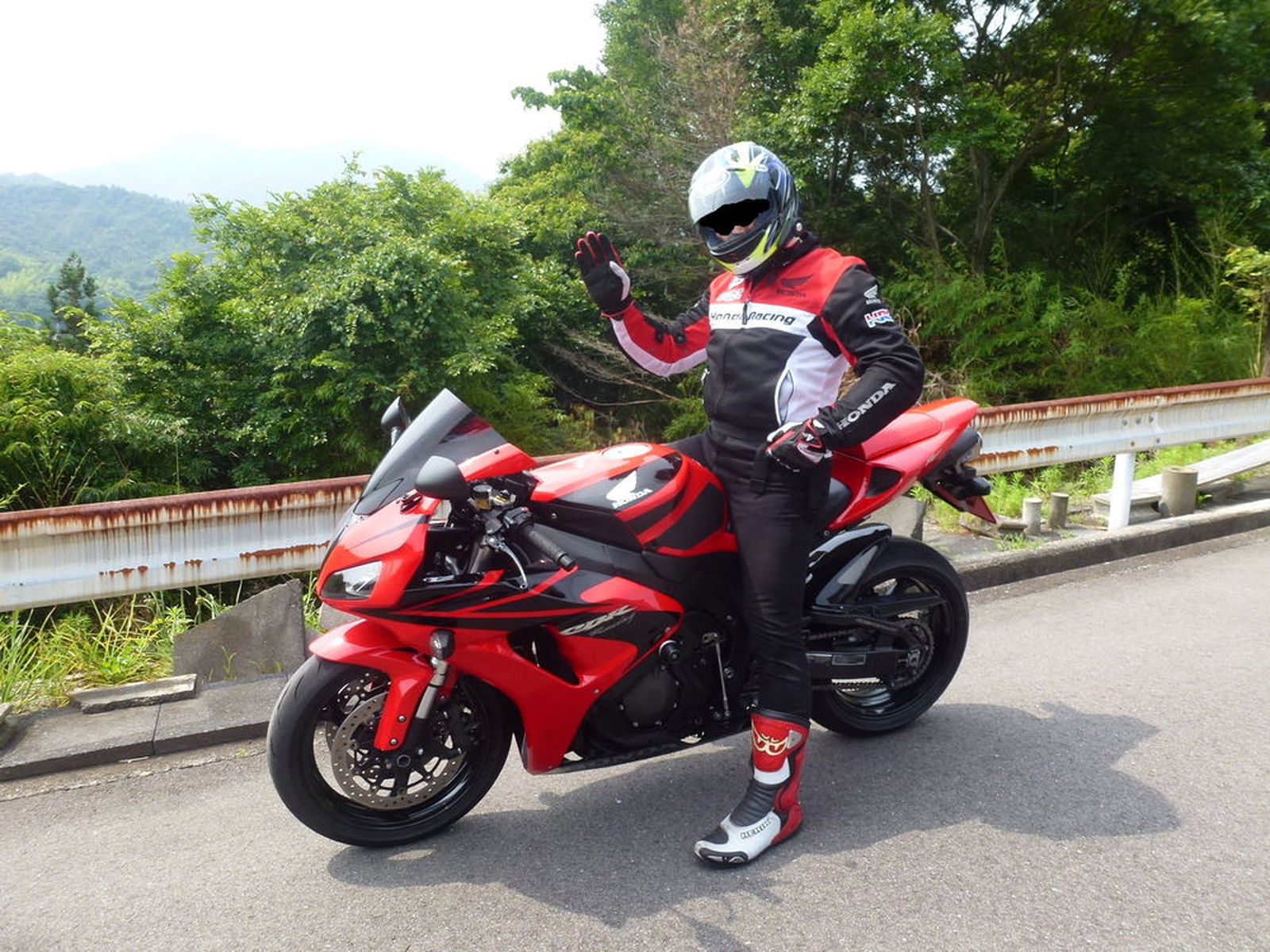 Honda Cbr1000rr ｃｂｒ1000ｒｒ ｓｃ57 のカスタムで あなたならどっちがイイ ウェビックコミュニティ