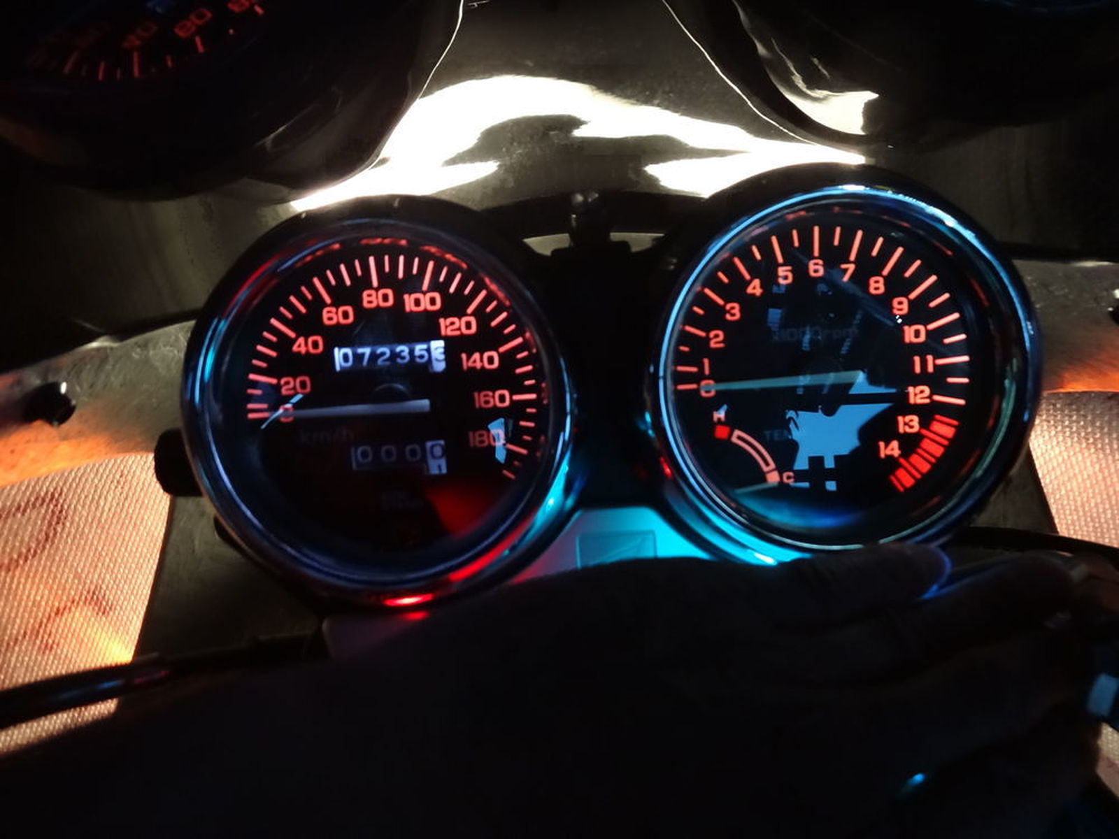 Honda Cb400スーパーフォア メーター内部を加工 照明効果の改良 新ｌｅｄ球に変更照明効果アップを狙う ウェビックコミュニティ