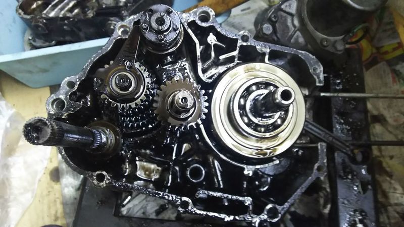 Honda スーパーカブ50 エンジン ミッション分解中 ウェビックコミュニティ