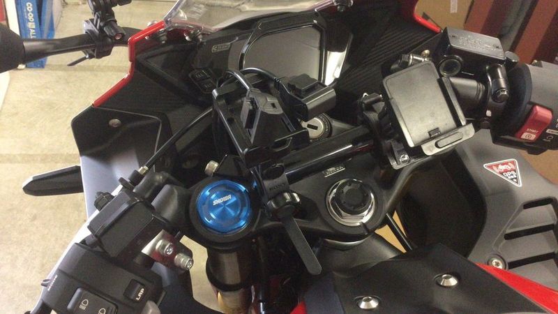 Honda Cbr250rr 少しこだわってusb電源を確保してみました ウェビックコミュニティ