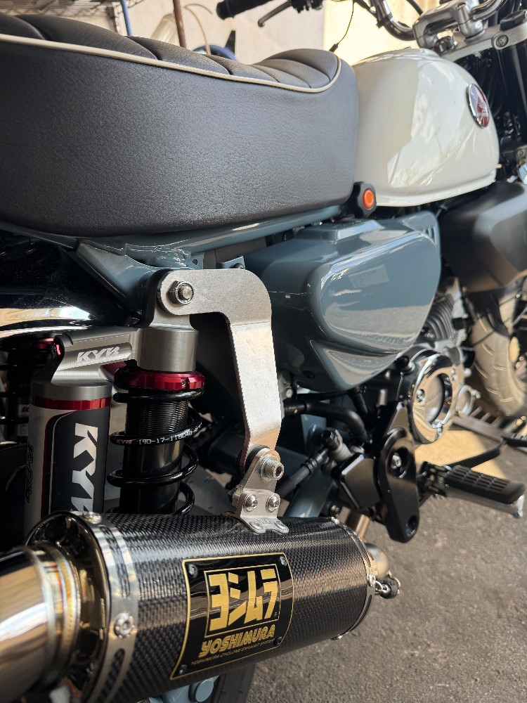 HONDA モンキー125 YOSHIMURA:ヨシムラ 右サイドカバーセットを使った