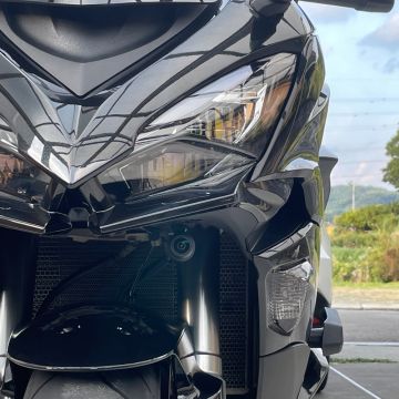 KAWASAKI ニンジャ 1000 (Z1000SX) MITSUBA:ミツバサンコーワ バイク専用ドライブレコーダー EDR-21 α シリーズ  GPS搭載モデル【ドラレコ】を使った、さわさんのバイク用品インプレッションです。バイク用品レビュー、口コミ、適合情報、コスパや性能評価は「ウェビック」