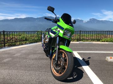 KAWASAKI ZRX1200ダエグ ZEROGRAVITY:ゼログラビティ スクリーン 【エアロツーリング 】を使った、非公開ユーザーさんのバイク用品インプレッションです。バイク用品レビュー、口コミ、適合情報、コスパや性能評価は「ウェビック」