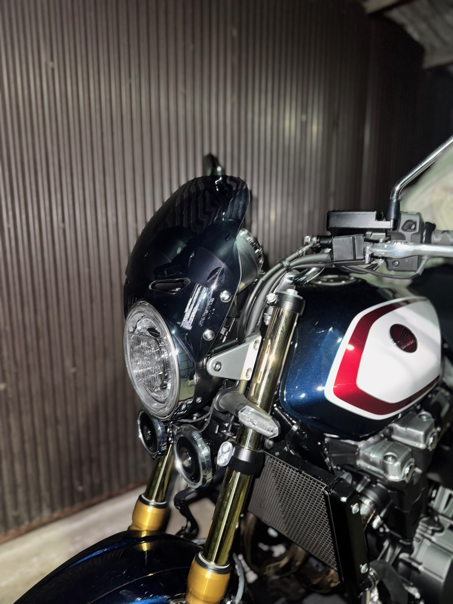 HONDA CB1300スーパーフォア HONDA:ホンダ メーターバイザーを使った