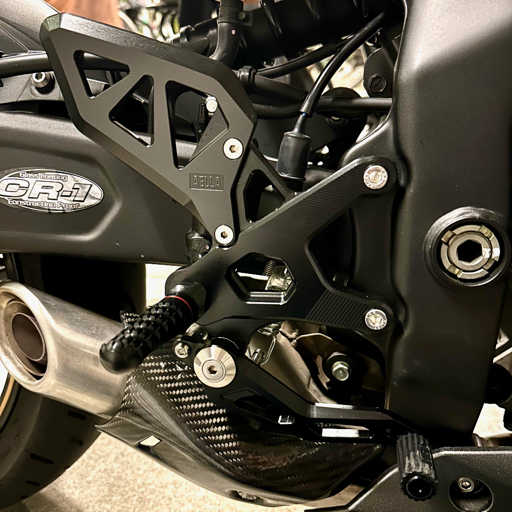 KAWASAKI ZX-25R AELLA:アエラ ライディングステップキットを使った