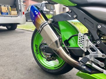 KAWASAKI ZX-12R TRICKSTAR:トリックスター IKAZUCHI (イカヅチ) ショートサイレンサー を使った、takeさんのバイク用品インプレッションです。バイク用品レビュー、口コミ、適合情報、コスパや性能評価は「ウェビック」