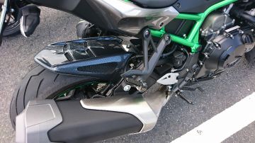 KAWASAKI Z H2 ODAX:オダックス POWER BRONZE  リアインナーフェンダーを使った、非公開ユーザーさんのバイク用品インプレッションです。バイク用品レビュー、口コミ、適合情報、コスパや性能評価は「ウェビック」