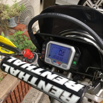 SUZUKI ジェベル250XC ACEWELL:エースウェル 多機能デジタルメーター を使った、たこやきくんさんのバイク用品インプレッションです。バイク用品レビュー、口コミ、適合情報、コスパや性能評価は「ウェビック」