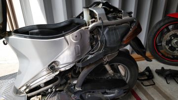 乗って帰れます。アドレスV100CE13A デイトナシールドBOXリアタイヤ新 DAYTONA（デイトナ） バイク用 GIVI BOX ジビ リアボックス トップ