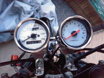 【希少】SR400 デイトナ　ランプ付きツインメーター　タコメーター Amazon | デイトナ(Daytona) バイク用 メーターステー SR400/500