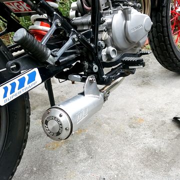 専用 HONDA FTR223 スーパートラップマフラーステー付き 専用 HONDA FTR223 スーパートラップマフラーステー付き 【HONDA