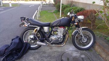 YAMAHA SR400 HEAVENS:ヘブンズ キャニオンシート バーチカルロールを