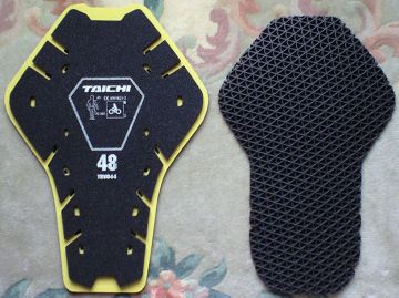 RS TAICHI プロテクションベスト TRV044付き RS TAICHI:アールエスタイチ TRV044 タイチ CE バックプロテクターを