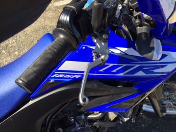 YAMAHA WR155R ZETA:ジータ ピボットレバー CP／ブレーキ 3フィンガー 一般公道用  可倒式を使った、非公開ユーザーさんのバイク用品インプレッションです。バイク用品レビュー、口コミ、適合情報、コスパや性能評価は「ウェビック」