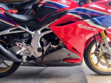 バイク カウルパーツ 綾織カーボン　cbr250rr mc51 HONDA CBR250RR (2017-2019) – A-TECH Online Shop