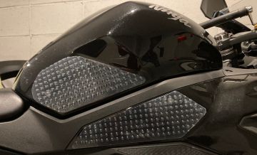 KAWASAKI ZX-25R Eazi-Grip:イージーグリップ タンクパッド自作