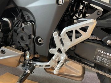 KAWASAKI ニンジャ 1000SX AELLA:アエラ ライディングステップキットを 