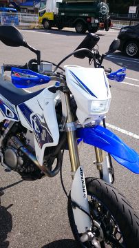 SUZUKI DR-Z400SM OUTEX:アウテックス ステアリングステムスタビライザー を使った、非公開ユーザーさんのバイク用品インプレッションです。バイク用品レビュー、口コミ、適合情報、コスパや性能評価は「ウェビック」