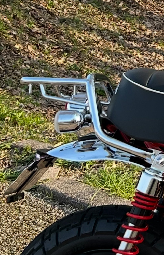 HONDA モンキー125 SP武川:SPタケガワ リアキャリアを使った、リトさん