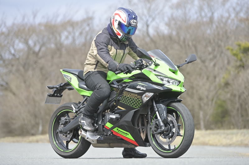 趣味/スポーツ/実用 Monocle December 2019 / January 2020 Kawasaki ZX-25R Responds to the Dawn of a New Era with a