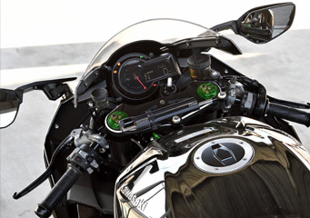 20150731 vol61 04 - Test Ride NINJA H2, the Raging Horse/Link Project with Young Machine