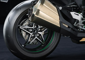 20150731 vol61 08 - Test Ride NINJA H2, the Raging Horse/Link Project with Young Machine